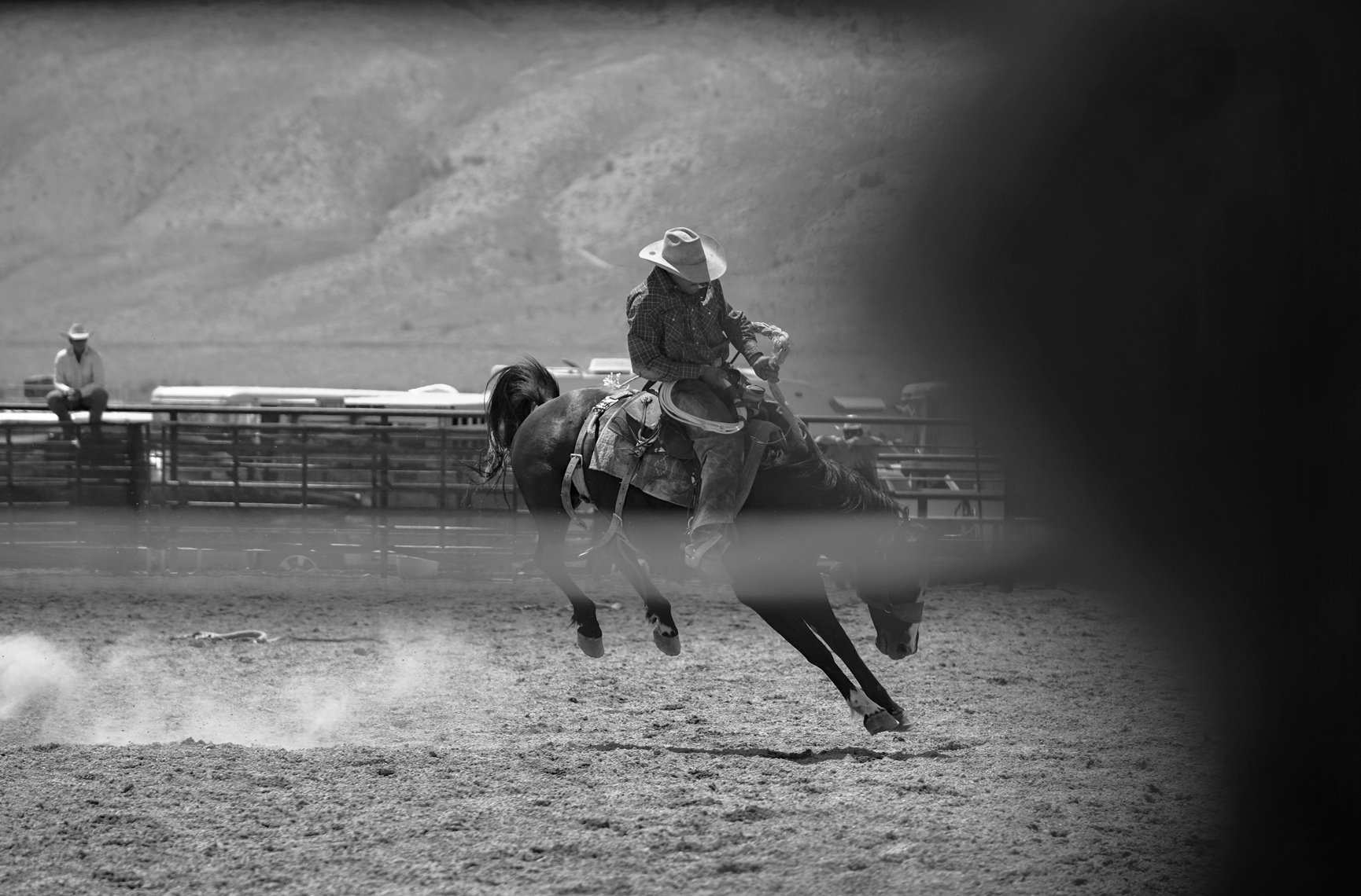 Roadtripping_BridgeportRodeo_BuckWithForeground_BroncRider04_Action_Personal_Retouched_Web