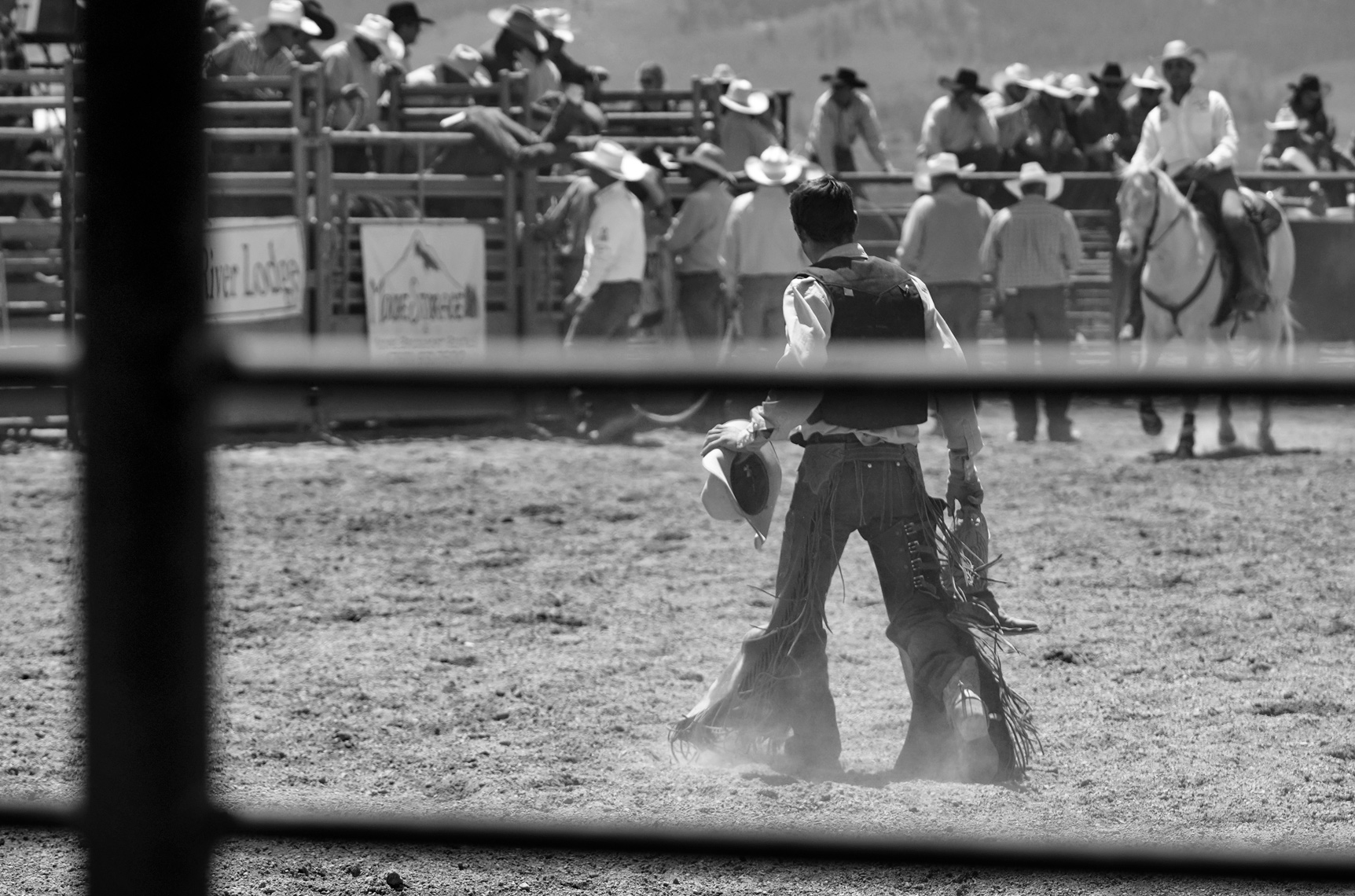 Roadtripping_BridgeportRodeo_WalkingItOff_BroncRider02_Action_Personal_Retouched_Web